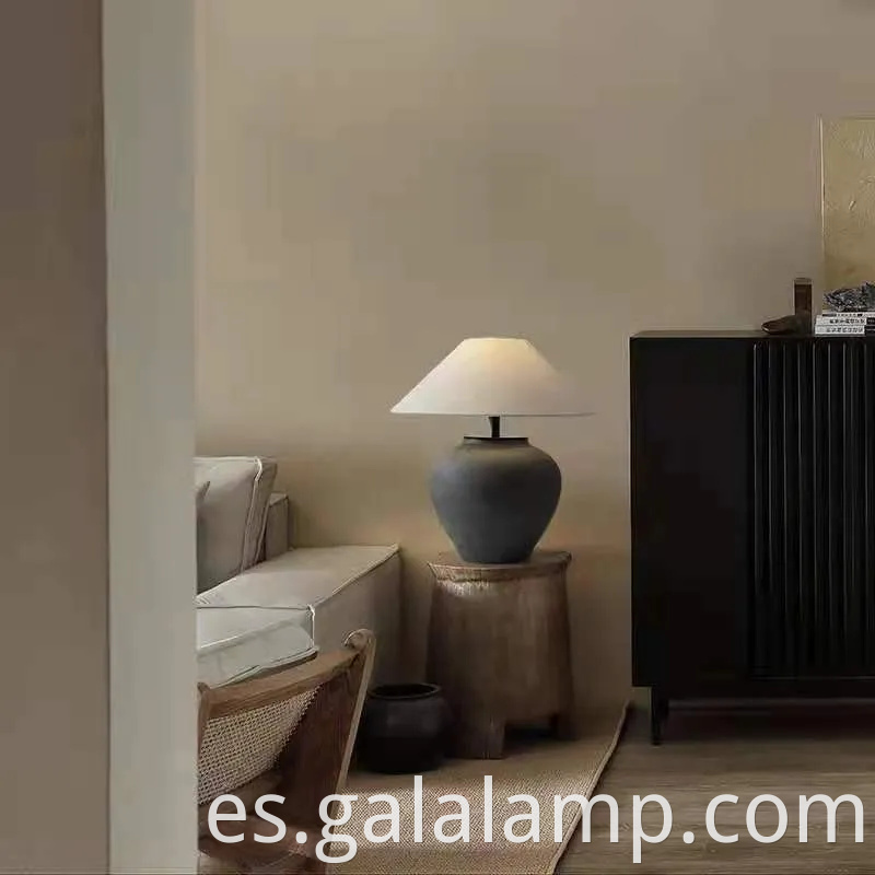 Lámpara de mesa de cerámica de viento silencioso vintage, diseñador rural de casas de familia, sala de estar, estudio, dormitorio, lámpara de mesa de olla de cerámica